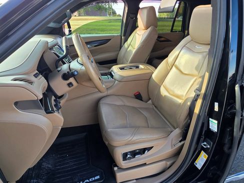 Used 2019 Cadillac Escalade Platinum AWD/4WD image 9