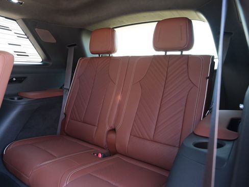 New 2026 Cadillac Vistiq Platinum w/ LPO, Floor Liner Package image 21