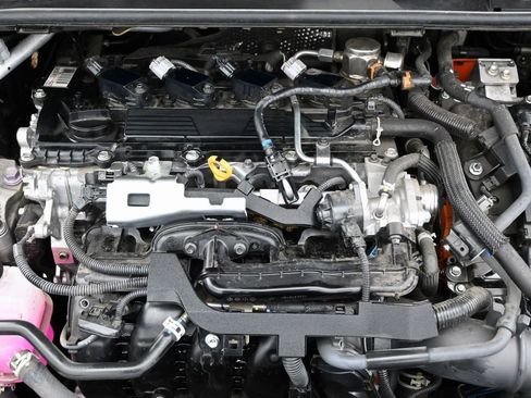 Used 2024 Toyota Prius XLE FWD image 40