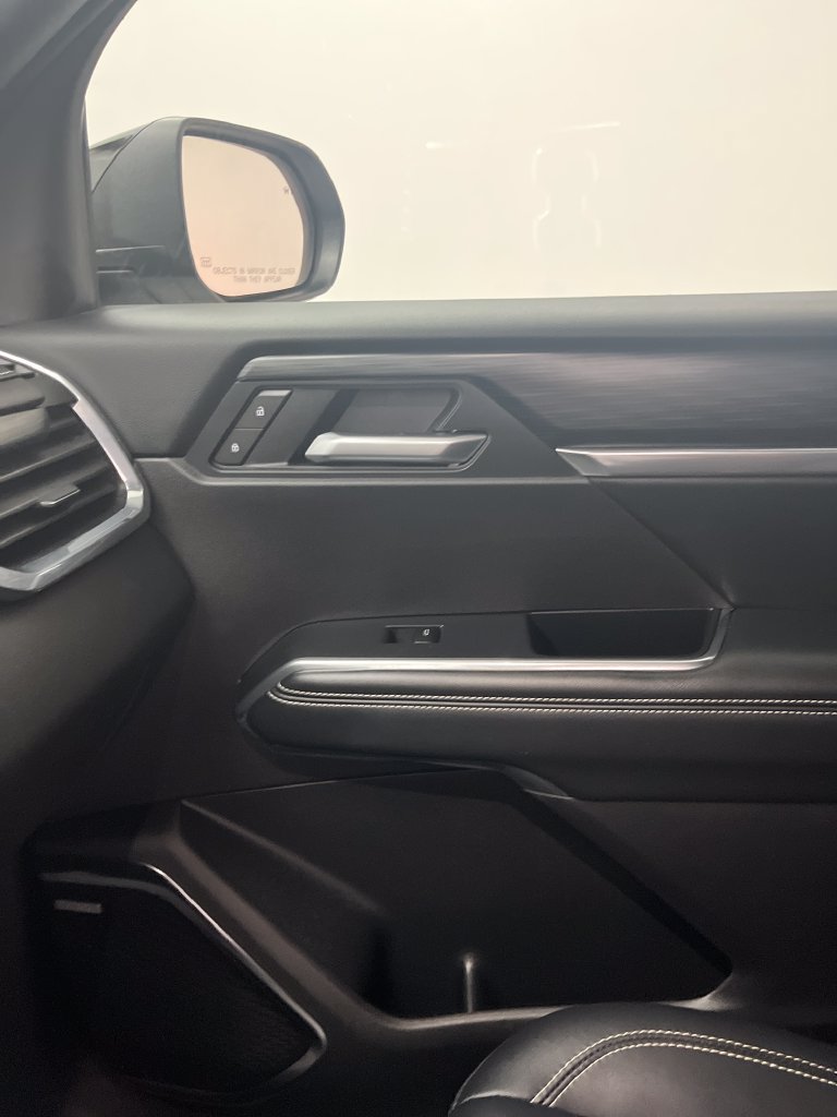 Used 2026 GMC Acadia Elevation w/ Elevation Premium Package FWD image 22
