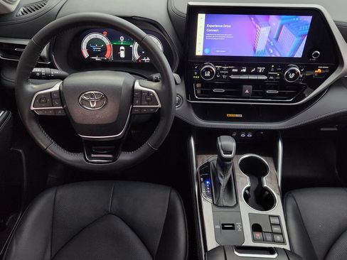 Used 2023 Toyota Highlander Platinum FWD image 27