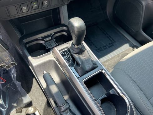 Used 2017 Toyota Tacoma SR5 w/ Tow Package RWD image 22