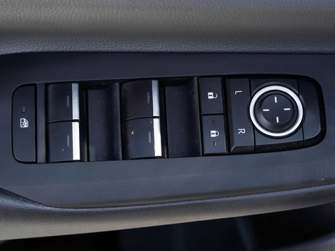 Used 2024 Toyota Prius XLE AWD/4WD image 19