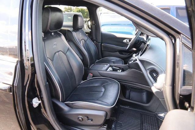 Used 2025 Chrysler Pacifica Limited FWD image 30