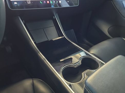 Used 2021 Tesla Model Y Long Range AWD/4WD image 39