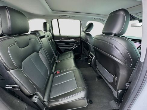 Used 2023 Jeep Grand Cherokee 4WD 4xe w/ Luxury Tech Group II image 20