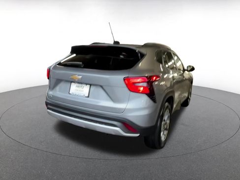 Used 2025 Chevrolet Trax LT image 14