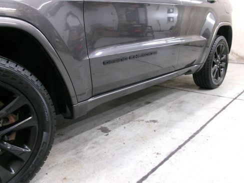 Used 2018 Jeep Grand Cherokee Altitude image 5