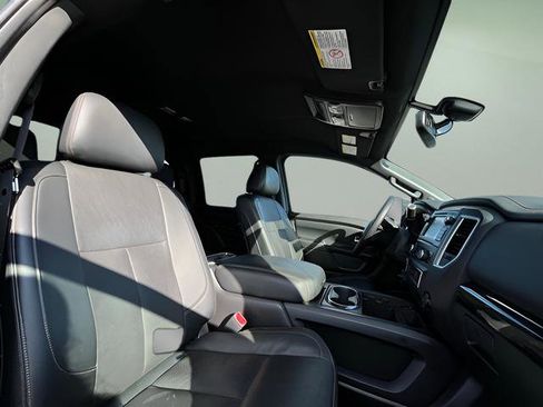 Used 2018 Nissan Titan SL w/ Midnight Edition AWD/4WD image 37
