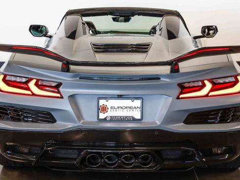 Used 2025 Chevrolet Corvette Z06 RWD image 11