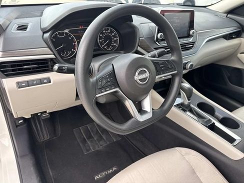 Used 2025 Nissan Altima 2.5 SV FWD image 23