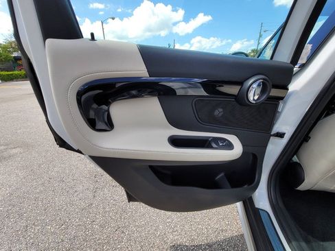 Used 2019 MINI Cooper Countryman w/ Premium Package FWD image 16