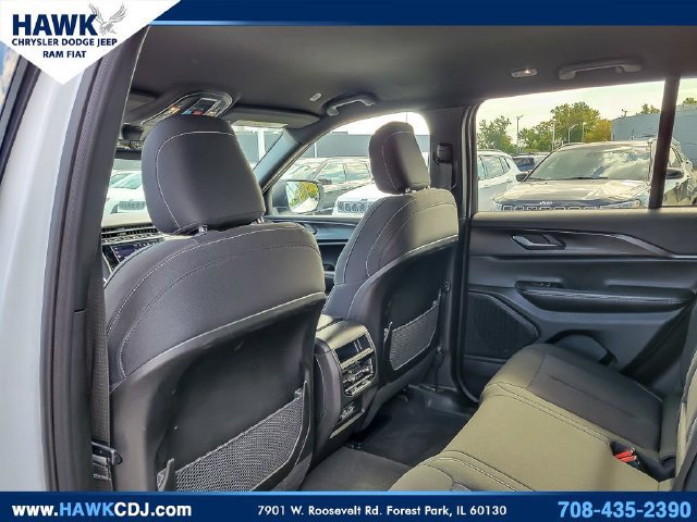 Certified 2025 Jeep Grand Cherokee Laredo AWD/4WD image 11