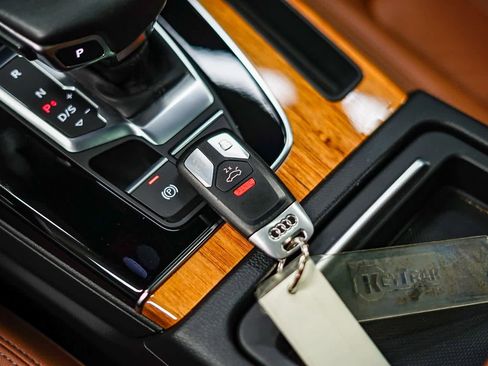 Used 2021 Audi Q5 Premium image 32