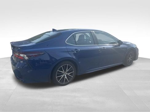 Used 2023 Toyota Camry SE w/ Cold Weather Package AWD/4WD image 4