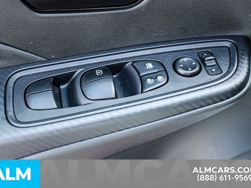 Used 2025 Nissan Versa S w/ Trunk Package image 38