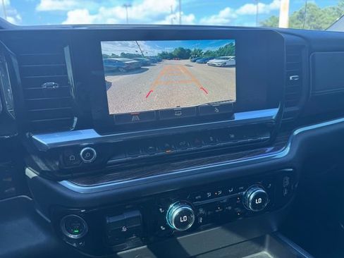 Used 2022 GMC Sierra 1500 Elevation w/ Preferred Package RWD image 17