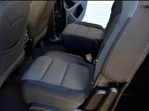 Used 2023 Chevrolet Traverse LT image 17