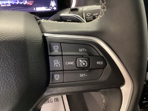 Used 2024 Jeep Grand Cherokee Altitude AWD/4WD image 24