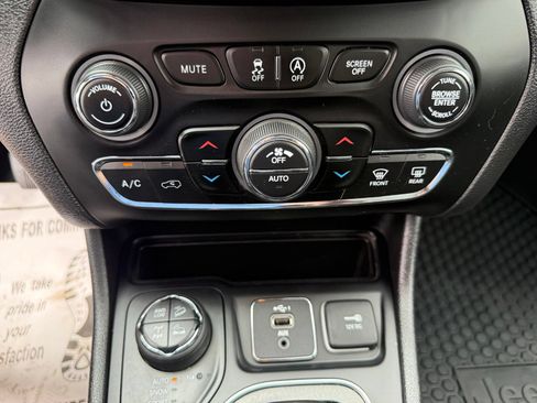 Used 2021 Jeep Cherokee Trailhawk w/ Technology Group AWD/4WD image 27