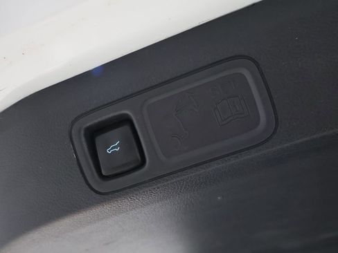 Used 2024 Ford Expedition XLT image 22