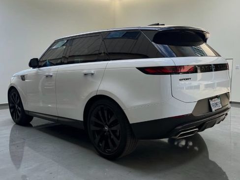 Used 2025 Land Rover Range Rover Sport SE AWD/4WD image 4