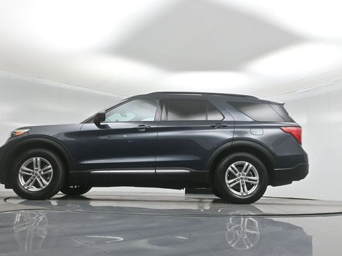 Certified 2022 Ford Explorer XLT image 8