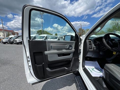 Used 2017 RAM 2500 Tradesman w/ Power & Remote Entry Group RWD image 9