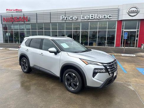 Used 2025 Nissan Rogue SV w/ SV Premium Package FWD image 1