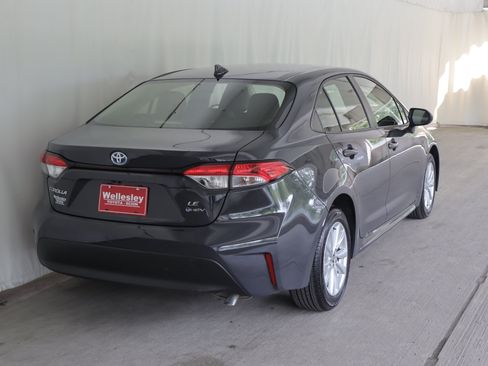Used 2025 Toyota Corolla LE w/ LE Premium Package FWD image 6