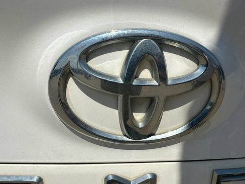 Used 2019 Toyota Camry LE FWD image 15
