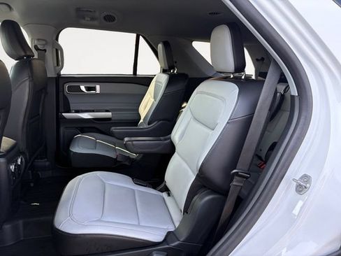 Used 2021 Ford Explorer XLT w/ Equipment Group 202A AWD/4WD image 13
