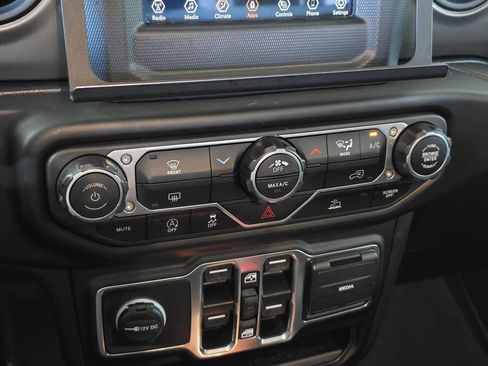 Used 2023 Jeep Gladiator Sport AWD/4WD image 14