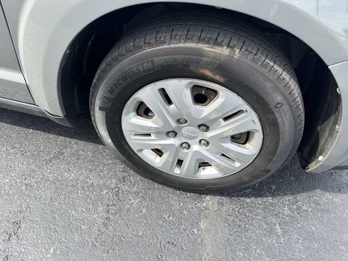 Used 2019 Dodge Journey SE image 10