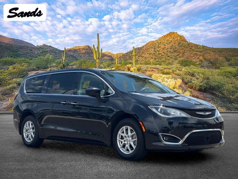 Used 2020 Chrysler Pacifica Touring w/ Advanced Safetytec Group FWD image 1