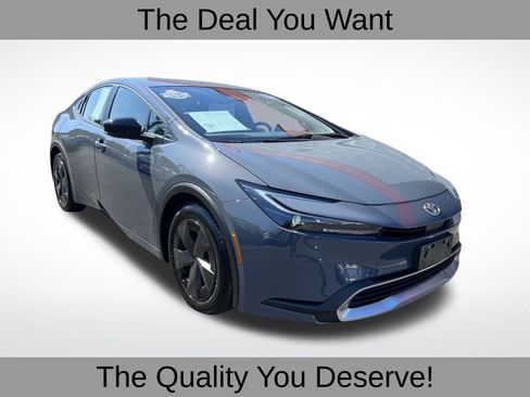 Used 2024 Toyota Prius Prime SE image 1