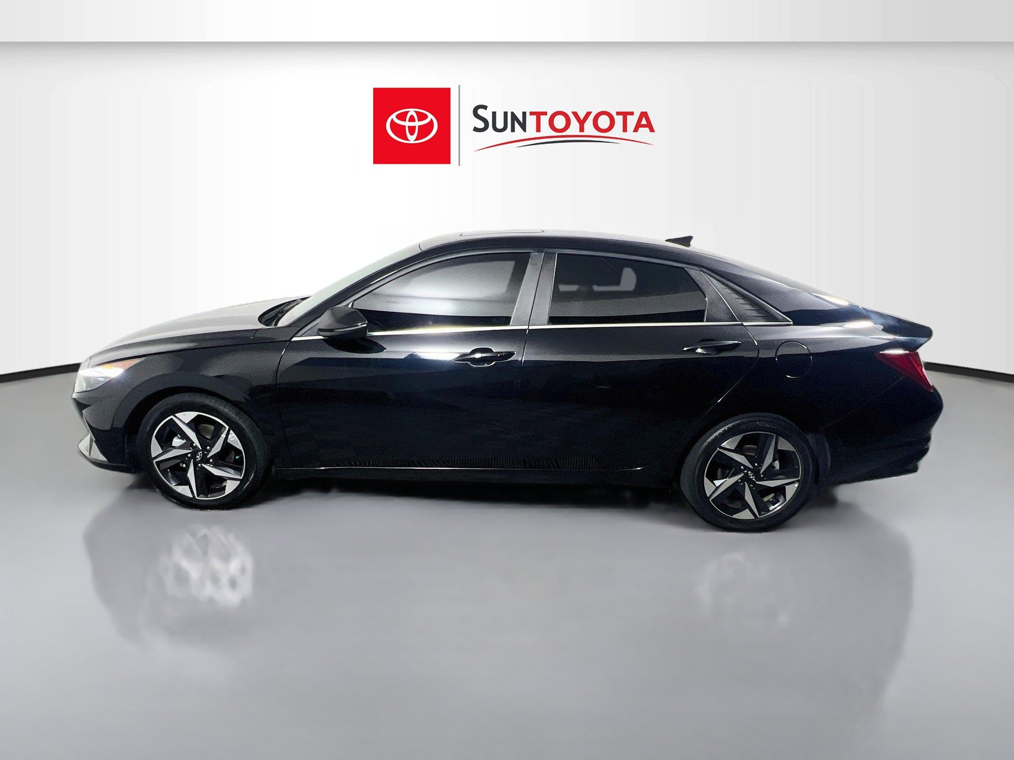 Used 2023 Hyundai Elantra Limited FWD image 7