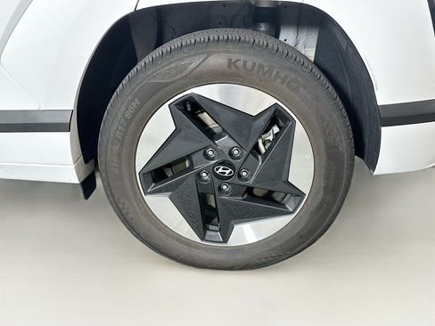 Used 2024 Hyundai Kona SEL FWD image 11