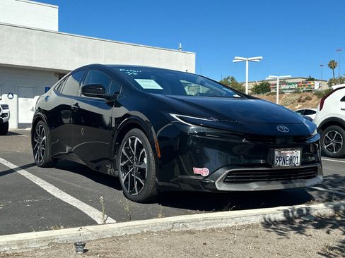 Used 2024 Toyota Prius Prime FWD image 4