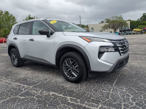 Used 2024 Nissan Rogue S FWD image 2