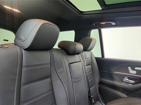 Used 2024 Mercedes-Benz GLS 450 4MATIC image 25