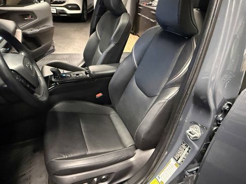 Used 2024 Toyota Prius Limited image 34