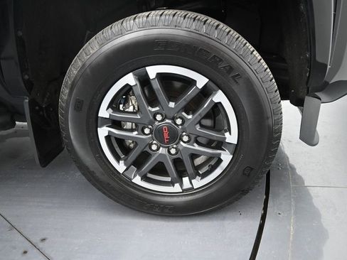 Used 2025 Toyota Tacoma TRD Sport w/ TRD Sport Upgrade Package AWD/4WD image 47