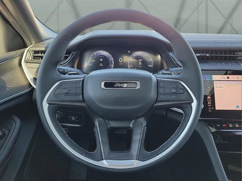 New 2026 Jeep Grand Cherokee Altitude image 12