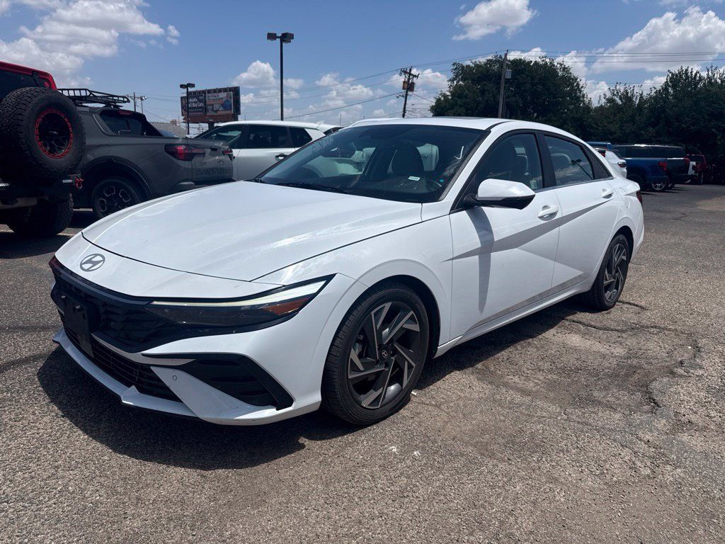 Used 2024 Hyundai Elantra Limited FWD image 5