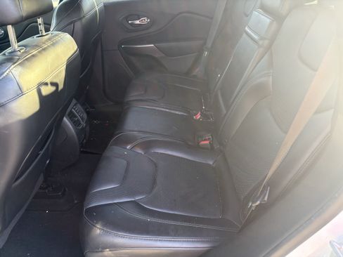 Used 2019 Jeep Cherokee Limited FWD image 9