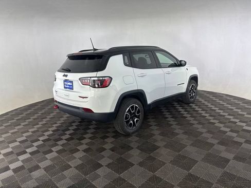 Used 2025 Jeep Compass Trailhawk AWD/4WD image 7