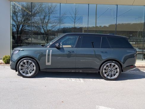 New 2026 Land Rover Range Rover Long Wheelbase SE AWD/4WD image 3