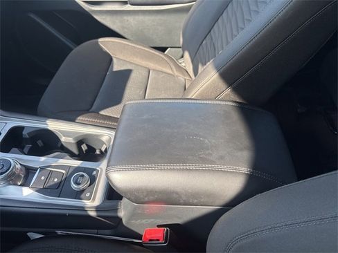 Used 2022 Ford Explorer XLT image 32