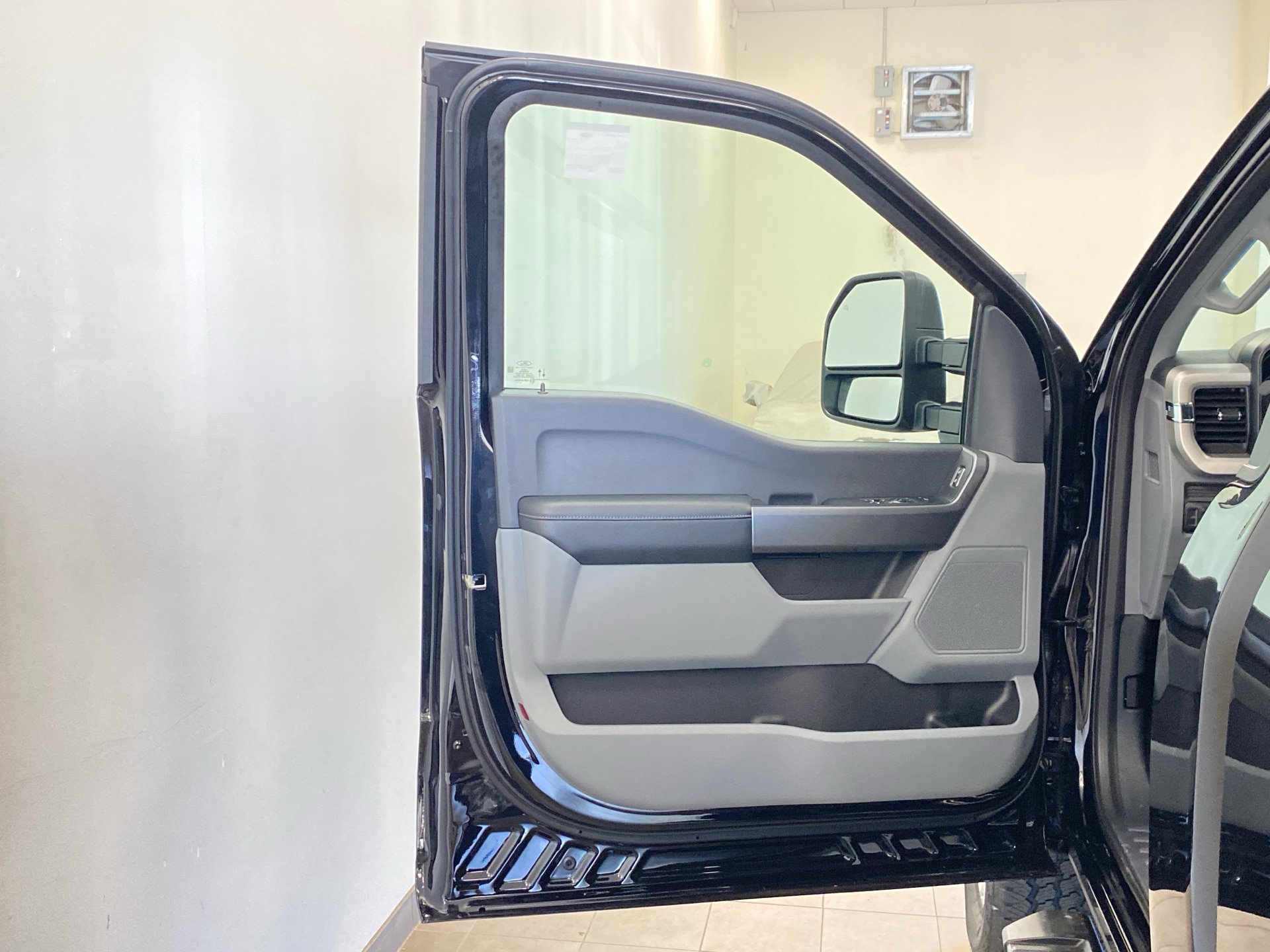 New 2026 Ford F250 XLT w/ FX4 Off-Road Package AWD/4WD image 9